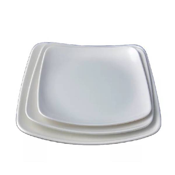 Elegant and elegant white square porcelain plate for hotels and restaurants, durable ceramic material