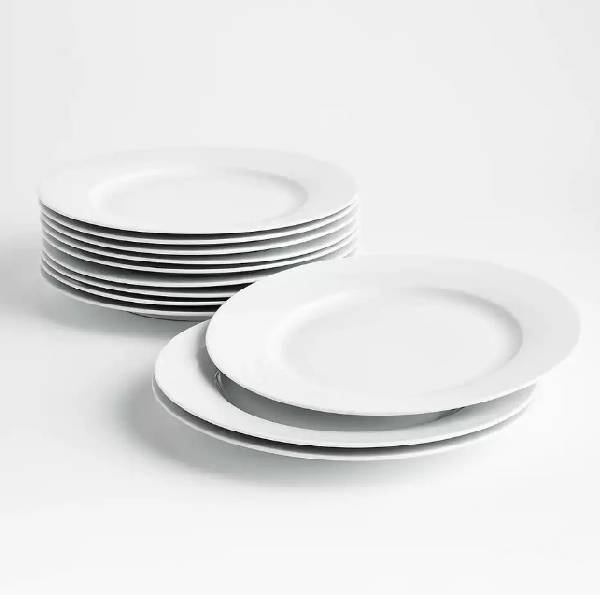 White round porcelain dinner plate for restaurant serving family dinnerware